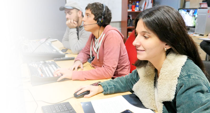 <h3>mantente al d&iacute;a<br />
<span>con tu carrera</span></h3>
<p>D&eacute;janos tus datos para mantenerte informado sobre las novedades de la carrera de Periodismo, nuestros eventos, talleres pr&aacute;cticos y sobre todo lo que necesitas saber del proceso de Admisi&oacute;n 2026.</p>
