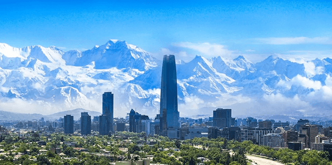Vista panorámica de Santiago de Chile y su cordillera de los Andes.